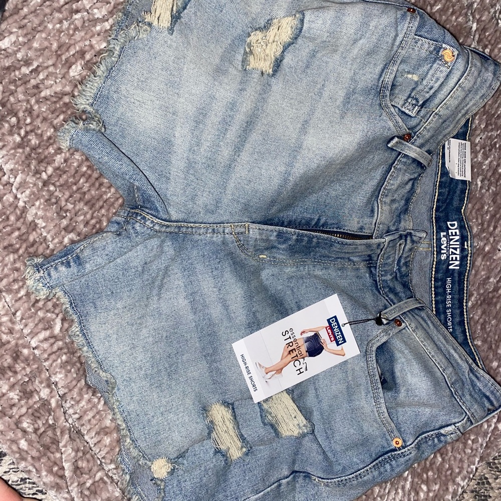 BRAND NEW Denizen Levi High-rise jean shorts ❤️
